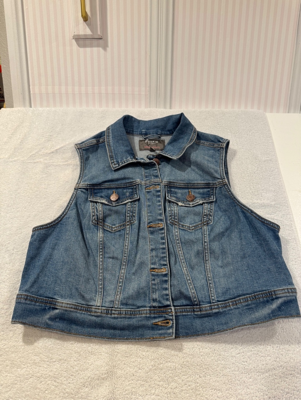 Torrid Denim Vintage Stretch Crop Vest Women’s 1X 14-16 NWT Western